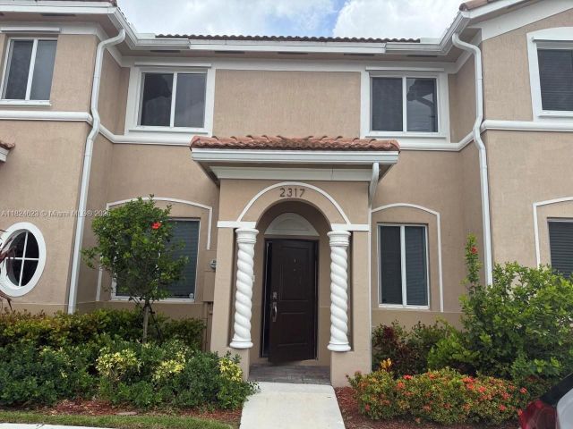 Дом в аренду по адресу 2317 SE 10th St 2317 - фото 6191311