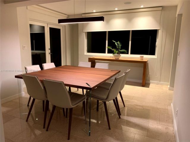 Продажа дома по адресу 900 Diplomat Pkwy - фото 6182763