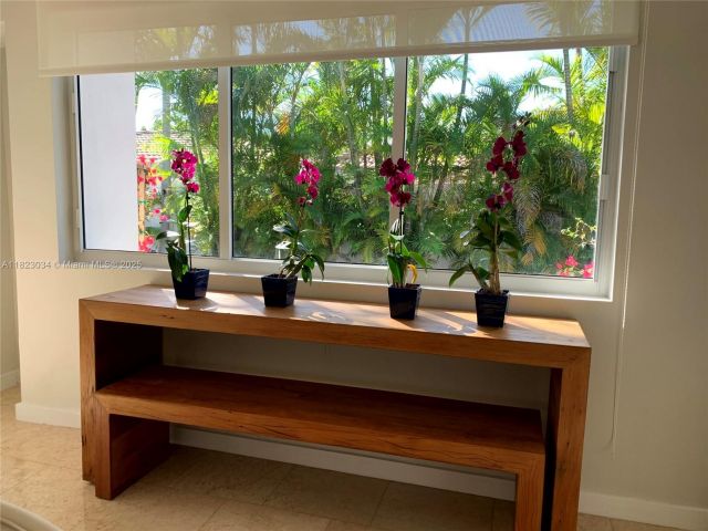 Продажа дома по адресу 900 Diplomat Pkwy - фото 6182765