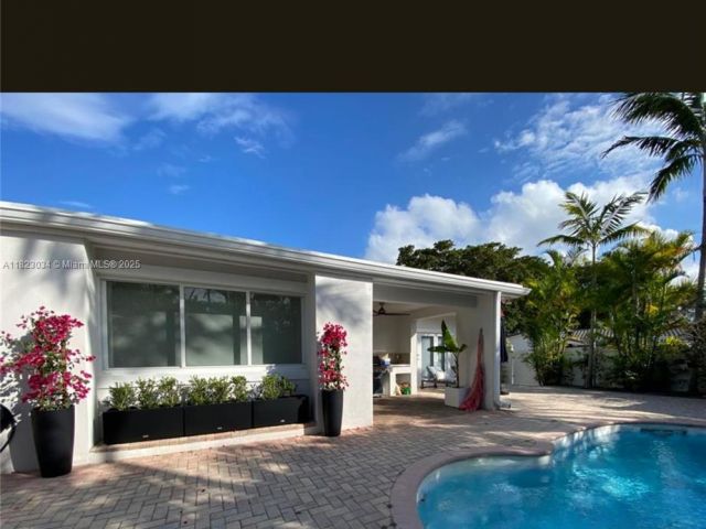 Продажа дома по адресу 900 Diplomat Pkwy - фото 6182775