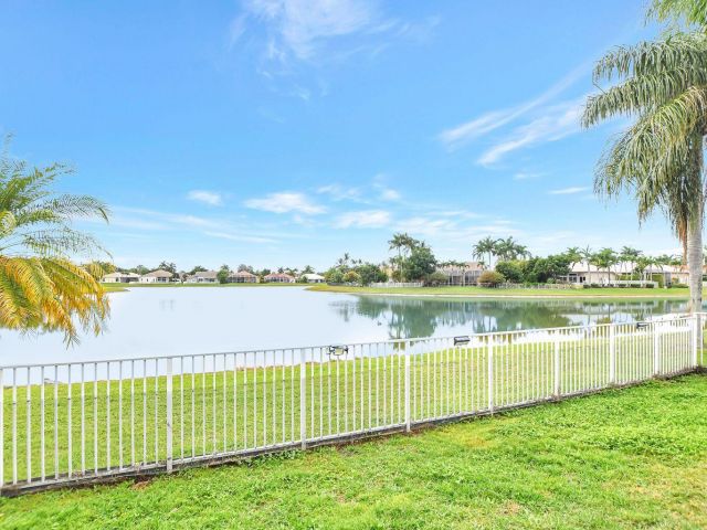 Продажа дома по адресу 12364 Clearfalls Drive - фото 6217517