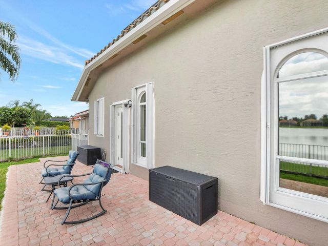 Продажа дома по адресу 12364 Clearfalls Drive - фото 6217520