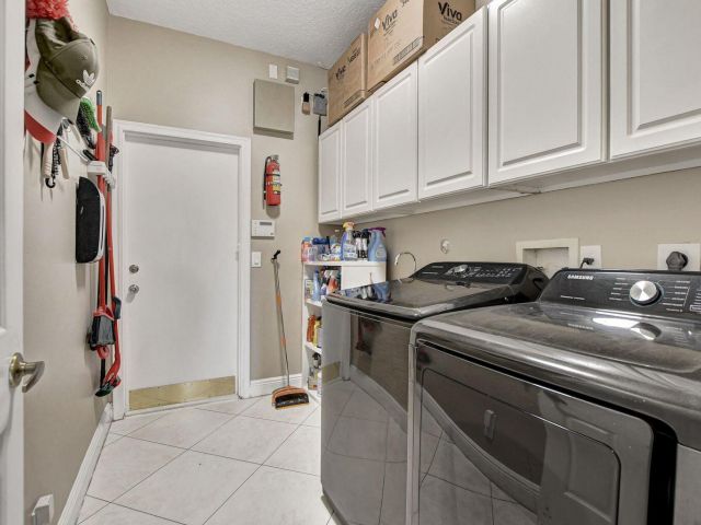 Продажа дома по адресу 12364 Clearfalls Drive - фото 6217524