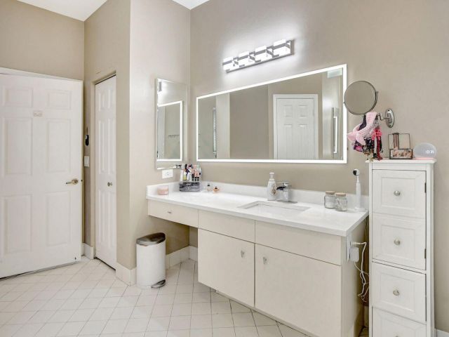 Продажа дома по адресу 12364 Clearfalls Drive - фото 6217526