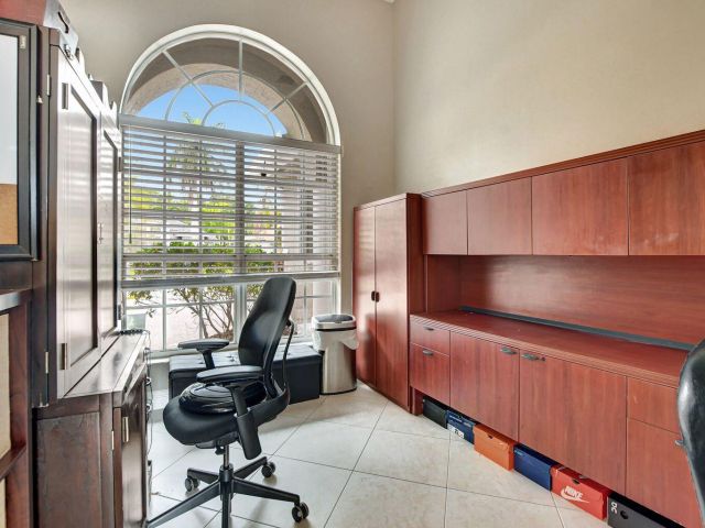 Продажа дома по адресу 12364 Clearfalls Drive - фото 6217529