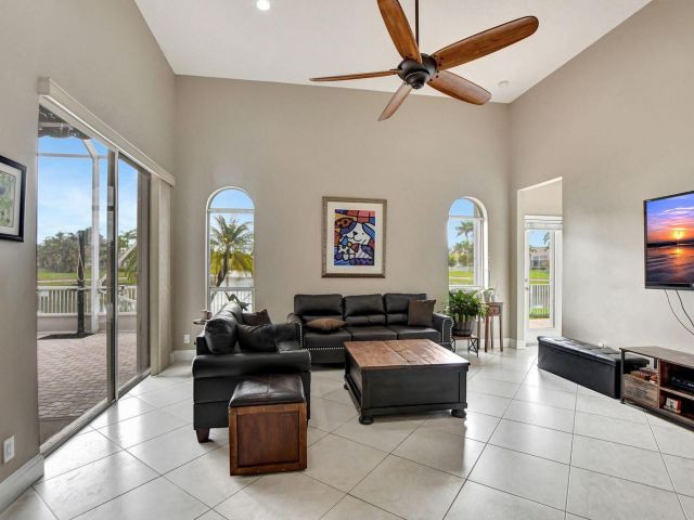 Продажа дома по адресу 12364 Clearfalls Drive - фото 6217531