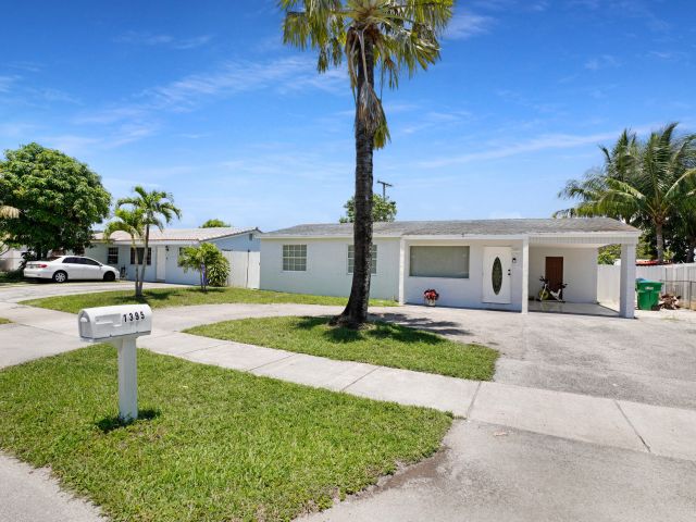 Продажа дома по адресу 1395 SW 46 Th Avenue - фото 6184447