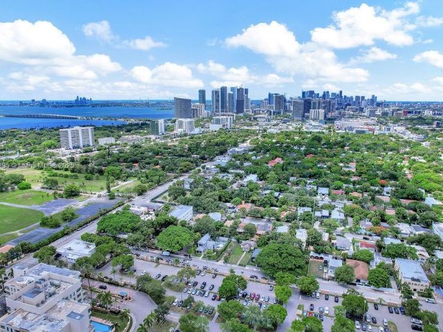 Дом в аренду по адресу 150 NE 50 A - фото 6183656