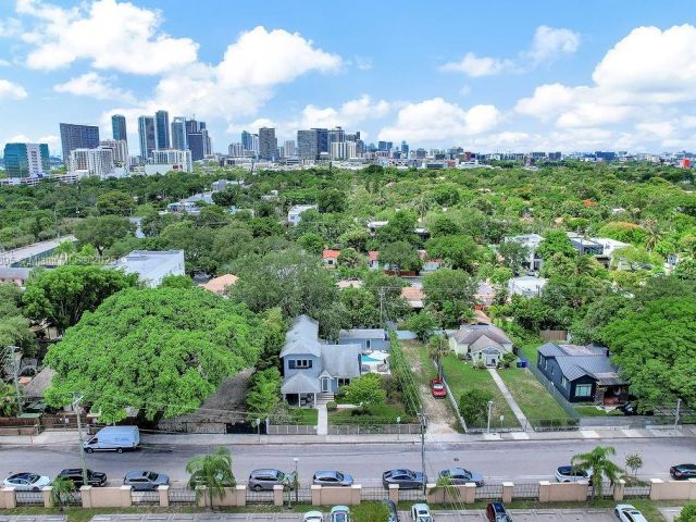 Дом в аренду по адресу 150 NE 50 A - фото 6183657