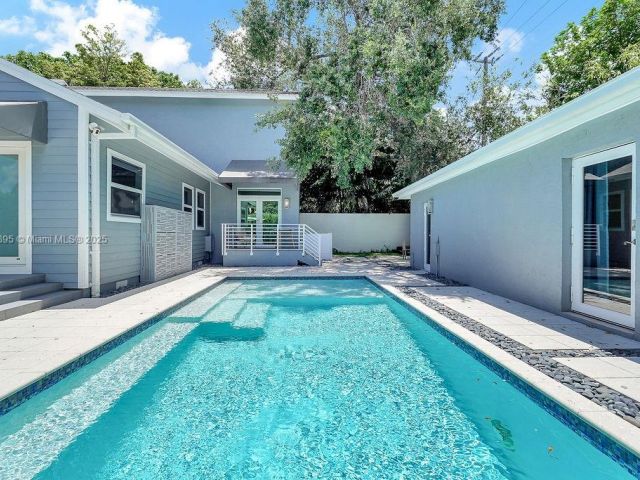 Дом в аренду по адресу 150 NE 50 A - фото 6183658