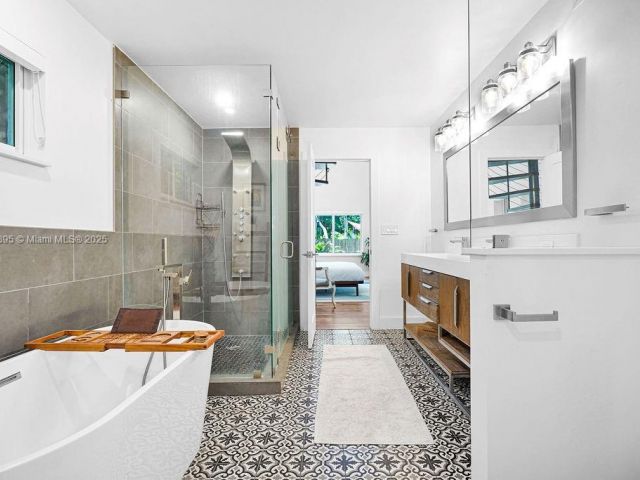 Дом в аренду по адресу 150 NE 50 A - фото 6183665