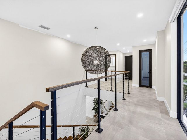 Продажа дома по адресу 1807 NE 18th Street - фото 6250001