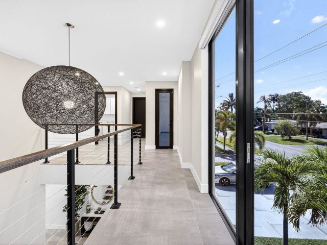 Продажа дома по адресу 1807 NE 18th Street - фото 6250002