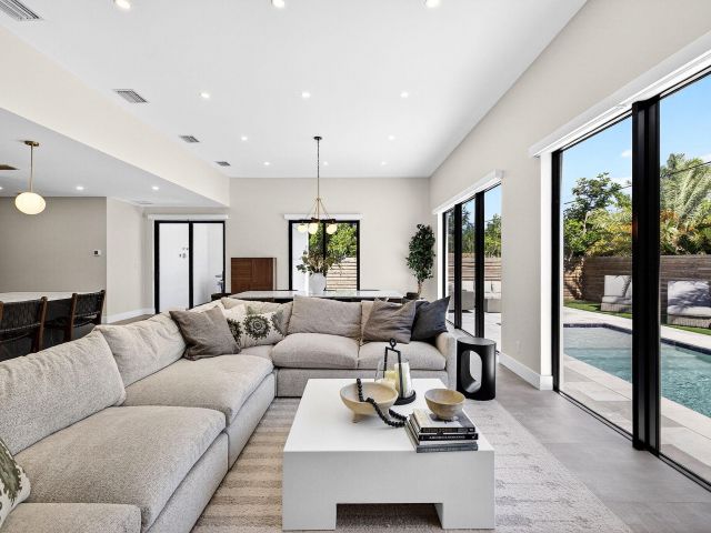 Продажа дома по адресу 1807 NE 18th Street - фото 6250006