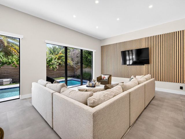 Продажа дома по адресу 1807 NE 18th Street - фото 6250008