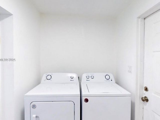 Дом в аренду по адресу 2529 NE 181st St 1 - фото 6200665