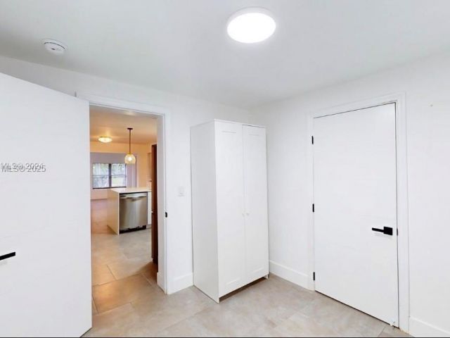 Дом в аренду по адресу 2529 NE 181st St 1 - фото 6200668