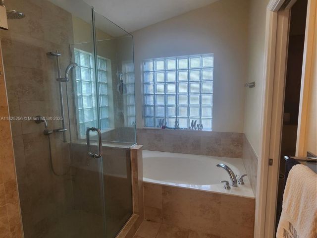 Продажа дома по адресу 2017 NW 182nd Ave - фото 6206729