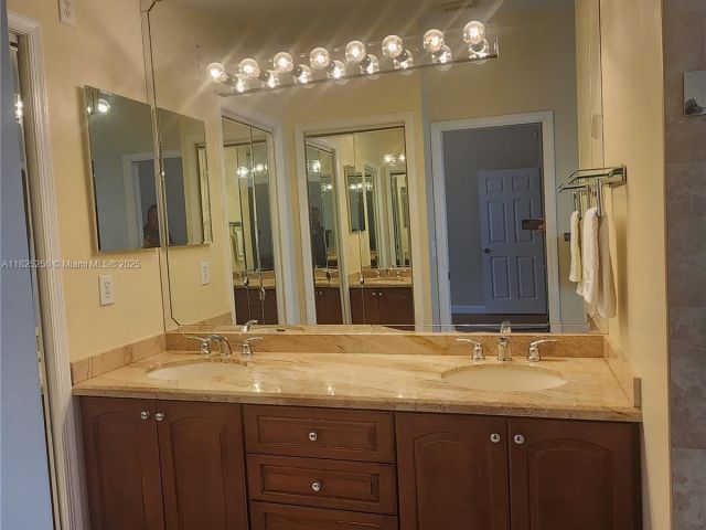 Продажа дома по адресу 2017 NW 182nd Ave - фото 6206730