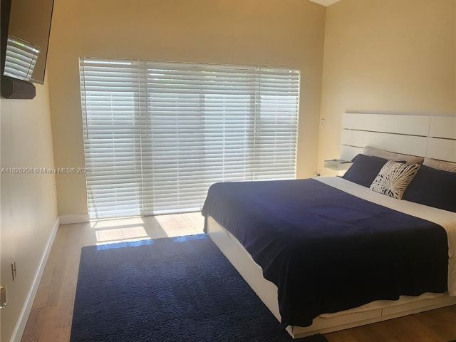 Продажа дома по адресу 2017 NW 182nd Ave - фото 6206731