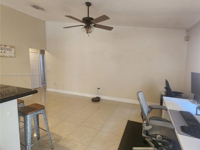 Продажа дома по адресу 2017 NW 182nd Ave - фото 6206733