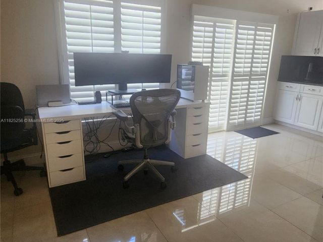 Продажа дома по адресу 2017 NW 182nd Ave - фото 6206734