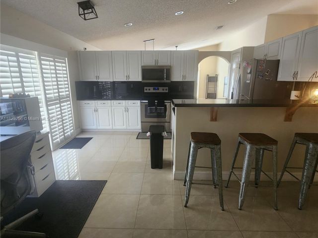 Продажа дома по адресу 2017 NW 182nd Ave - фото 6206735