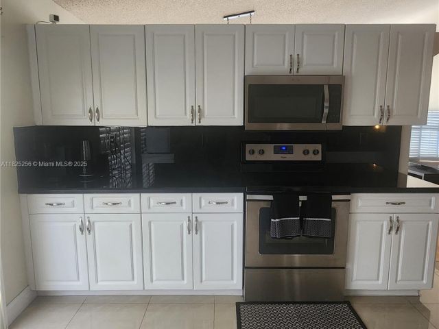 Продажа дома по адресу 2017 NW 182nd Ave - фото 6206737