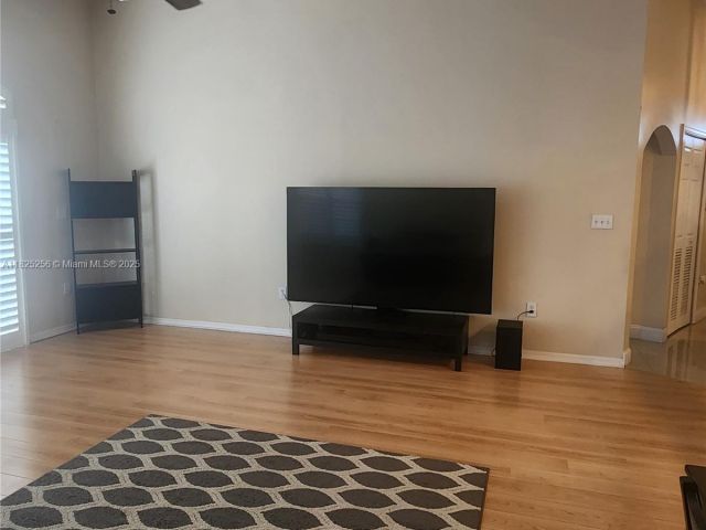 Продажа дома по адресу 2017 NW 182nd Ave - фото 6206740