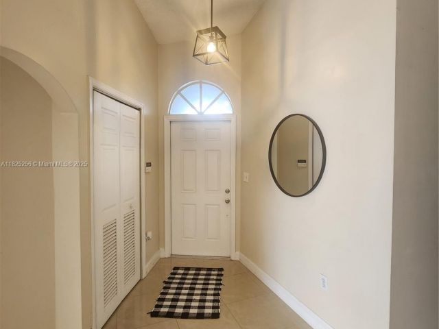 Продажа дома по адресу 2017 NW 182nd Ave - фото 6206743