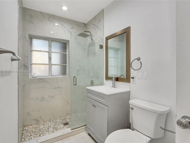 Дом в аренду по адресу 33 SW 20th Rd . - фото 6182878