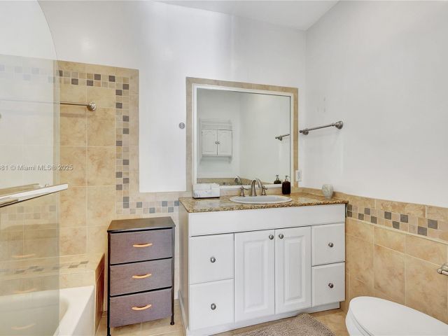 Дом в аренду по адресу 33 SW 20th Rd . - фото 6182883