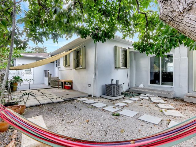 Дом в аренду по адресу 33 SW 20th Rd . - фото 6182886