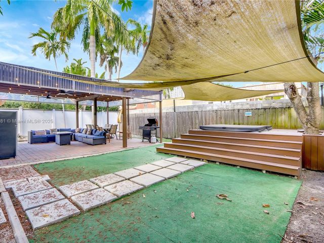 Дом в аренду по адресу 33 SW 20th Rd . - фото 6182887