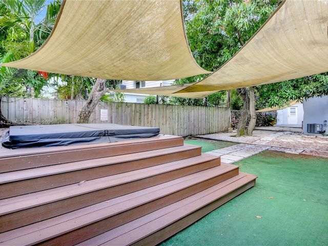 Дом в аренду по адресу 33 SW 20th Rd . - фото 6182888