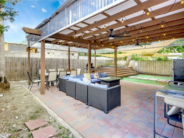 Дом в аренду по адресу 33 SW 20th Rd . - фото 6182890