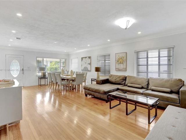 Дом в аренду по адресу 33 SW 20th Rd . - фото 6182894