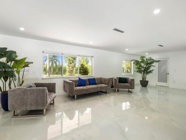 Продажа дома по адресу 17975 SW 232nd St - фото 6184090