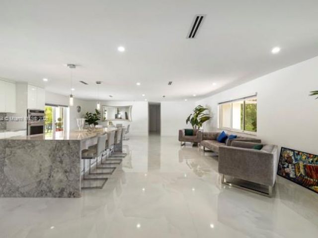 Продажа дома по адресу 17975 SW 232nd St - фото 6184092