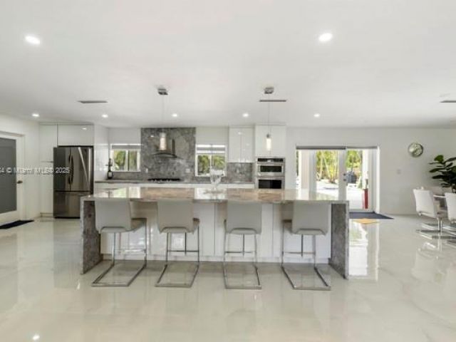 Продажа дома по адресу 17975 SW 232nd St - фото 6184094