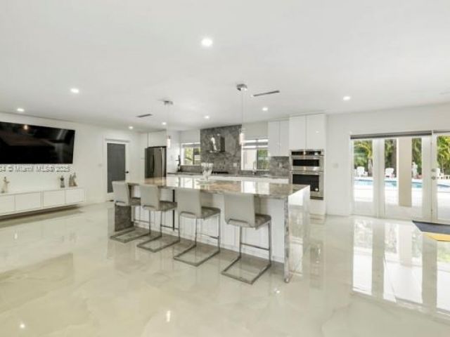 Продажа дома по адресу 17975 SW 232nd St - фото 6184095