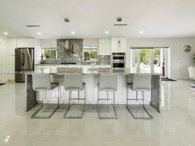 Продажа дома по адресу 17975 SW 232nd St - фото 6184096