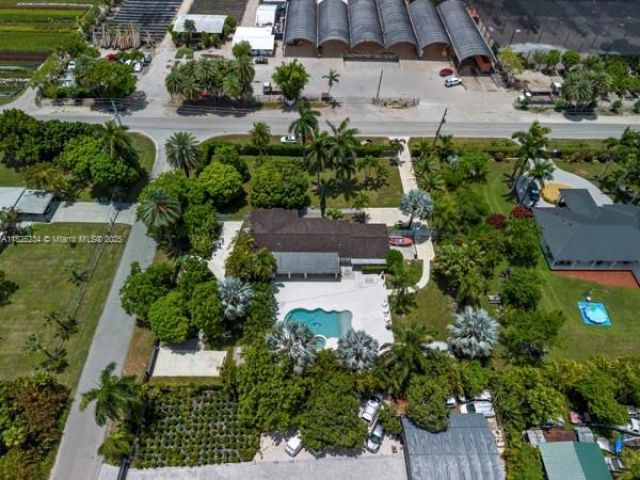 Продажа дома по адресу 17975 SW 232nd St - фото 6184100