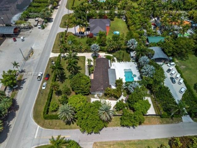 Продажа дома по адресу 17975 SW 232nd St - фото 6184101