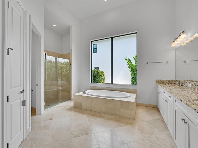 Продажа дома по адресу 6980 NW 28th Ave - фото 6252206