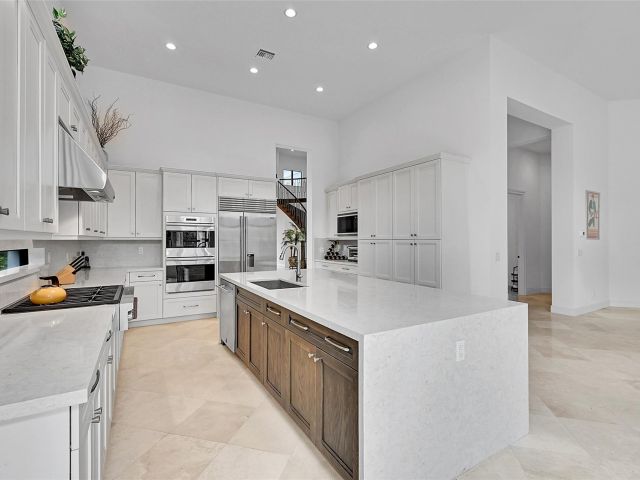 Продажа дома по адресу 6980 NW 28th Ave - фото 6252211