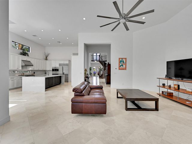 Продажа дома по адресу 6980 NW 28th Ave - фото 6252214