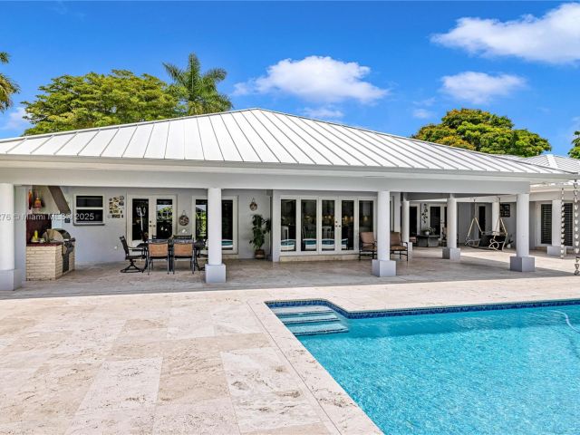 Продажа дома по адресу 10563 SW 92nd Ave - фото 6222106