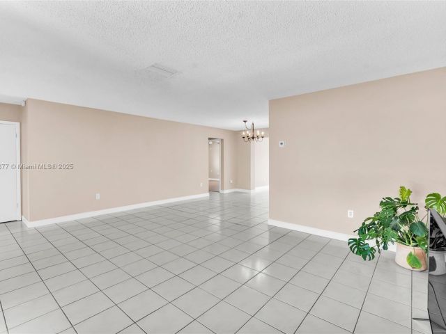 Продажа дома по адресу 9200 SW 54th St - фото 6230477