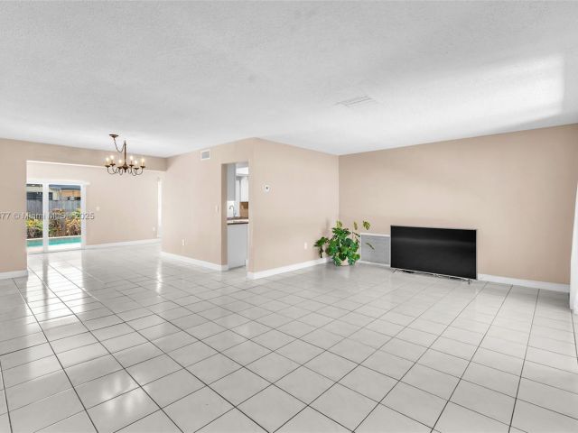 Продажа дома по адресу 9200 SW 54th St - фото 6230479